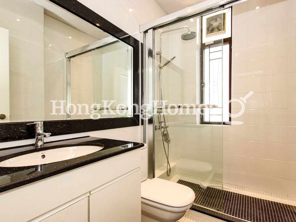 Guest Bathroom — Spyglass Hill, Repulse Bay