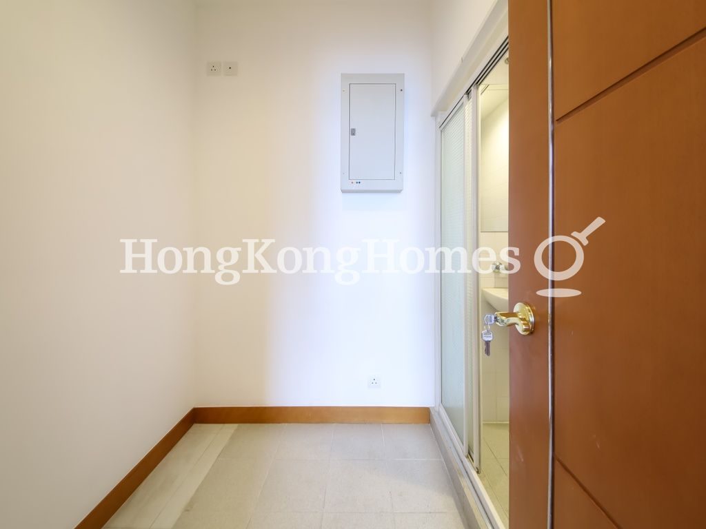 Maid's Room and Washroom — The Arch - Block 2A (Moon Tower), Tsim Sha Tsui