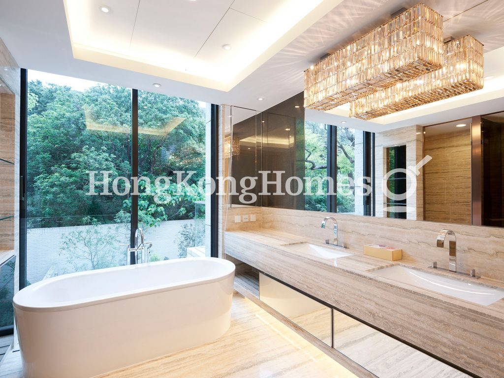 Master Bathroom — Valais ll - Locarno Avenue, Sheung Shui