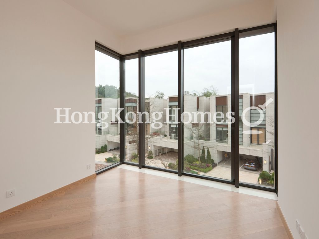 Second Ensuite Bedroom — Valais ll - Locarno Avenue, Sheung Shui