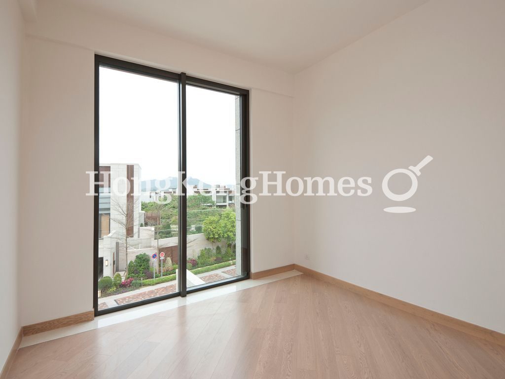 Third Ensuite Bedroom — Valais ll - Locarno Avenue, Sheung Shui