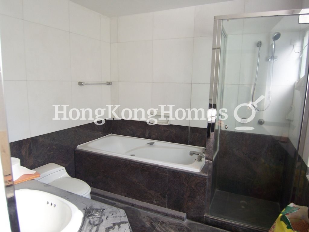 Master Bathroom — Tregunter Tower 3, Mid-levels Central