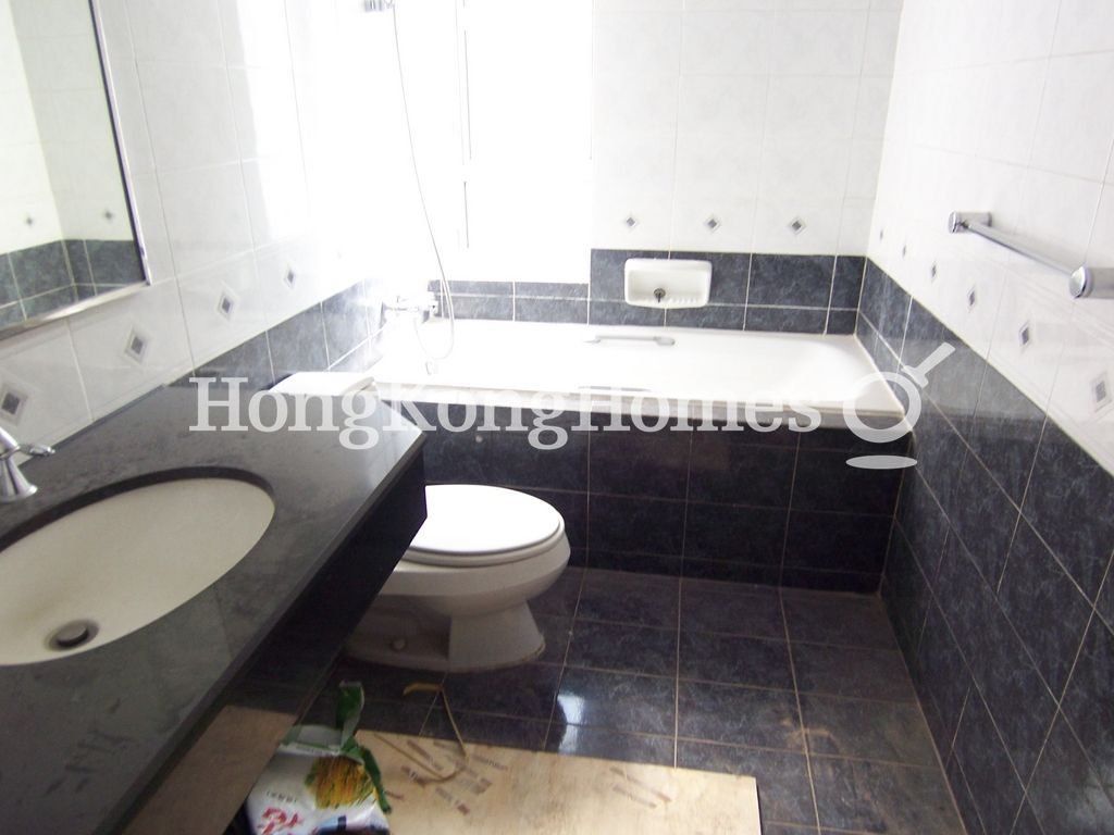 Guest Bathroom — Tregunter Tower 3, Mid-levels Central