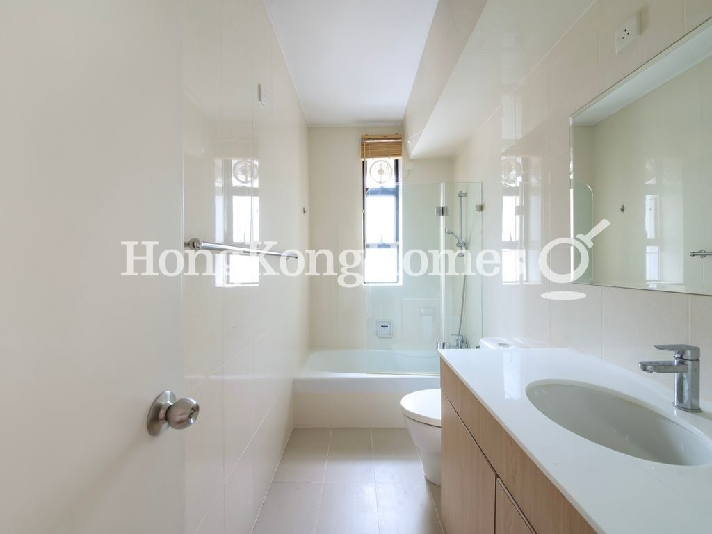 Guest Bathroom — Visalia Garden, Mid-levels Central