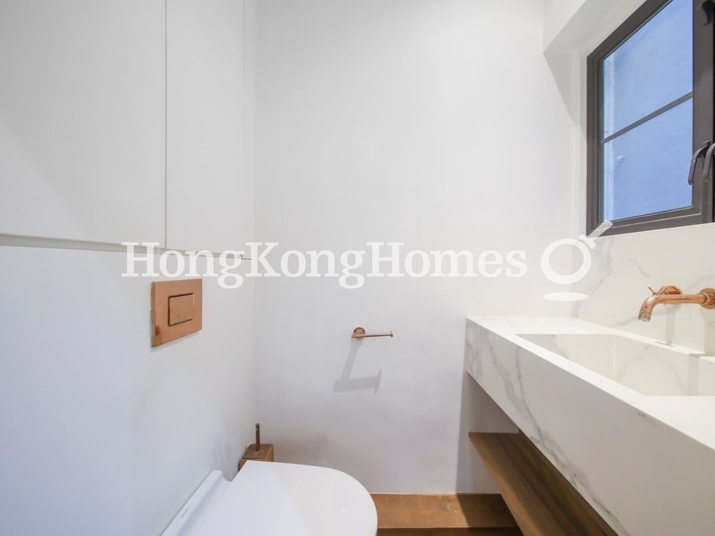 Guest Powder Room — Yu Hing Mansion, Sheung Wan