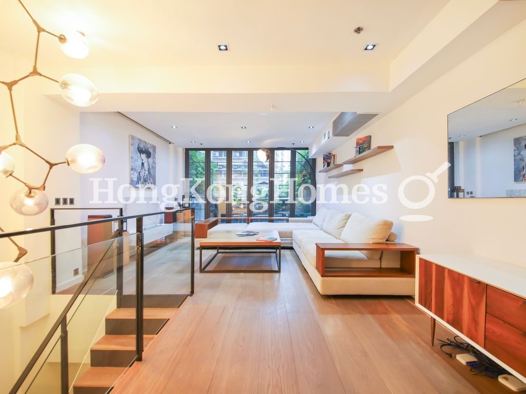 Living Room — Yu Hing Mansion, Sheung Wan