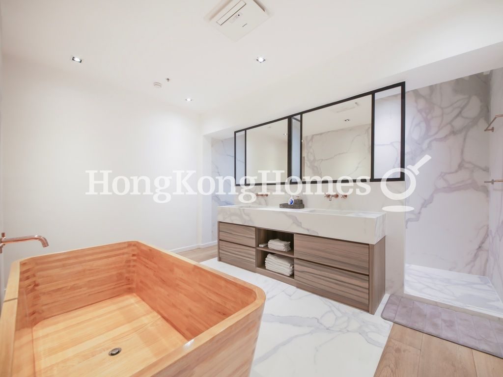 Master Bathroom — Yu Hing Mansion, Sheung Wan