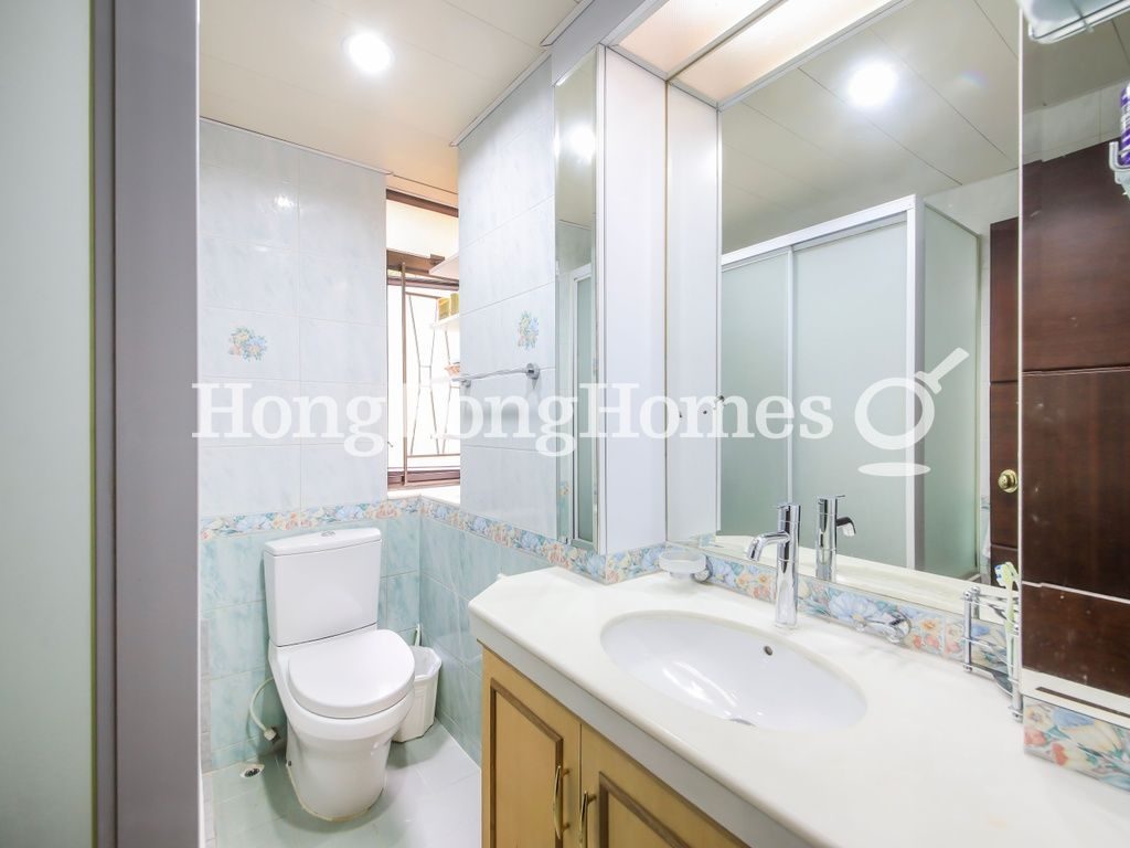 Guest Bathroom — Fontana Garden, Tai Hang