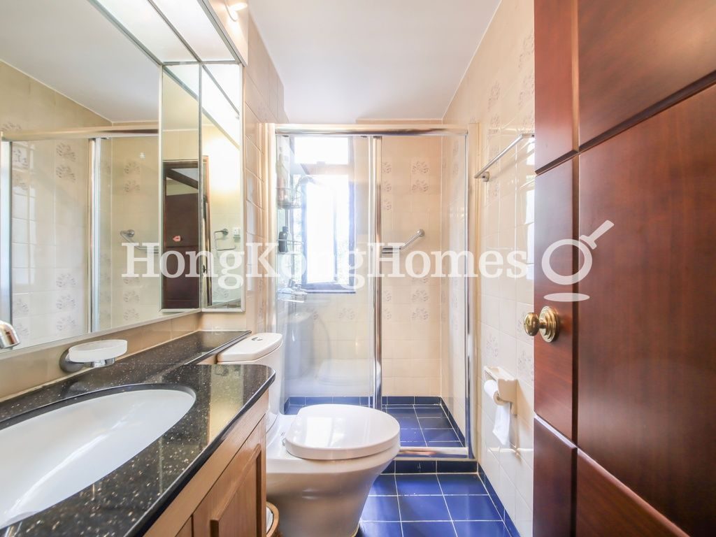 Second Ensuite Bathroom — Fontana Garden, Tai Hang