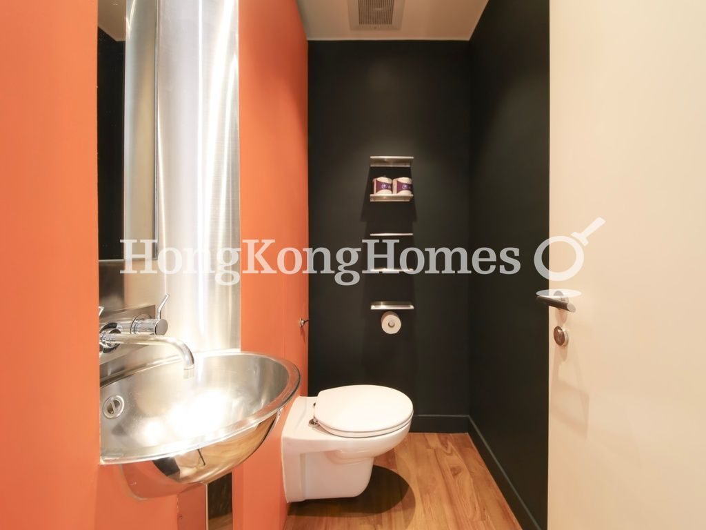 Guest Bathroom — Piccadilly Mansion, Mid-levels West
