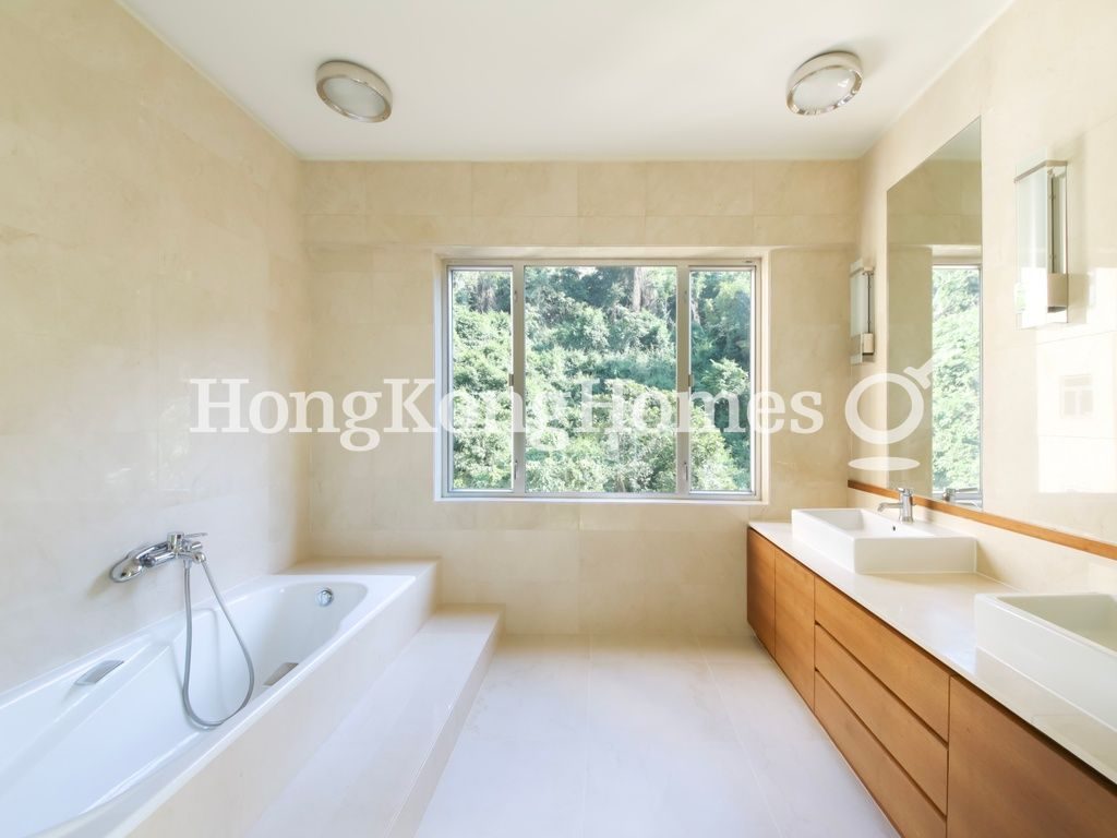Master Bathroom — Piccadilly Mansion, Mid-levels West