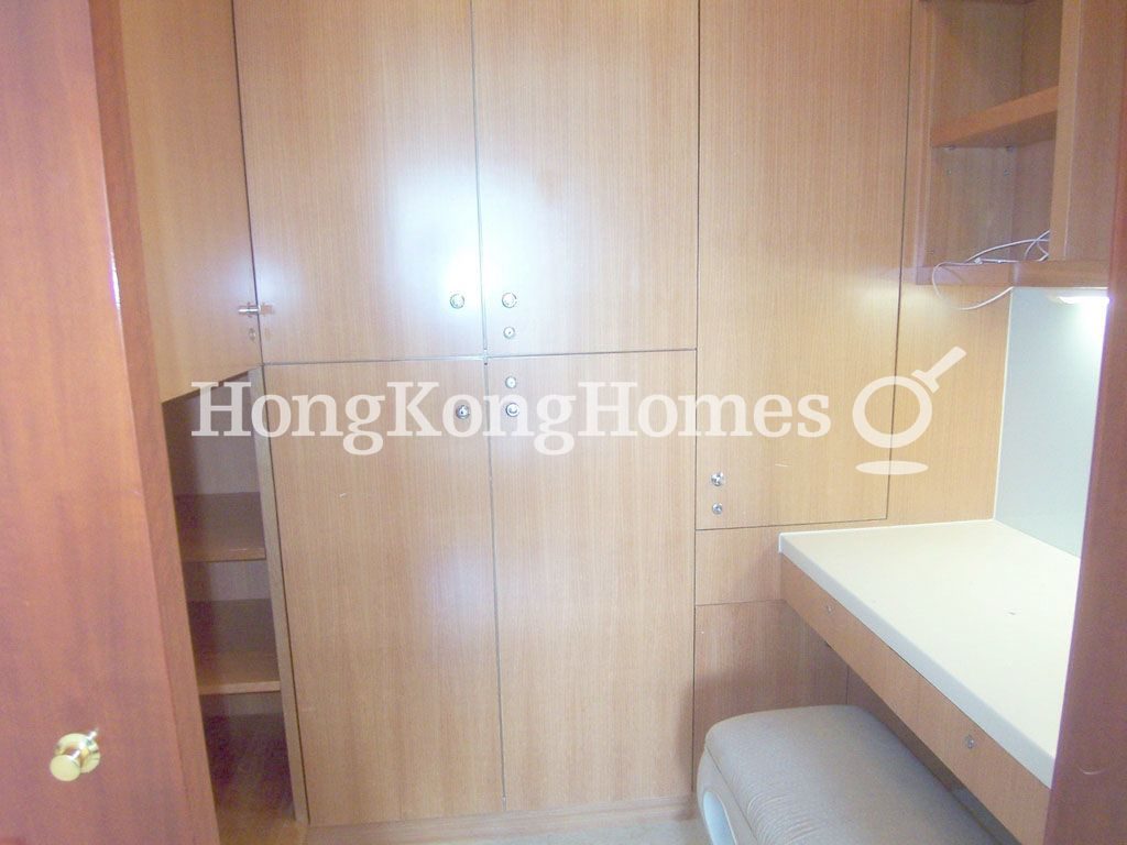 Walk-in Closet in Master Bedroom — Tavistock 2, Mid-levels Central