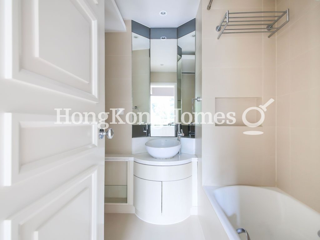 Second Ensuite Bathroom — Tregunter Tower 2, Mid-levels Central