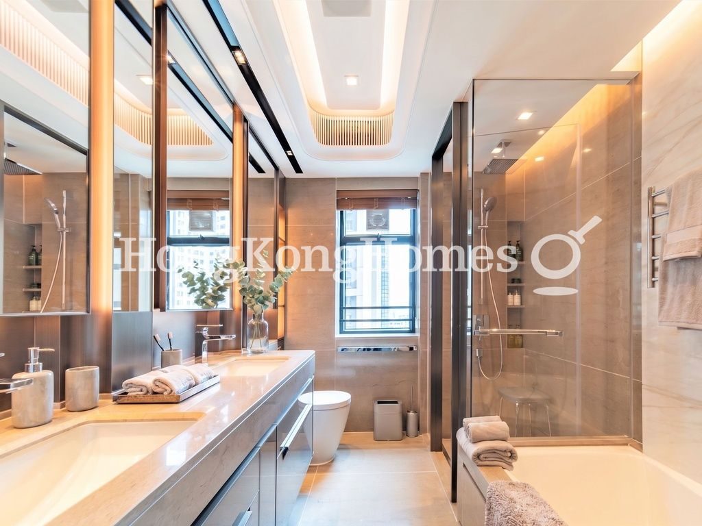 Master Bathroom — Dynasty Court - Block 03, Mid-levels Central