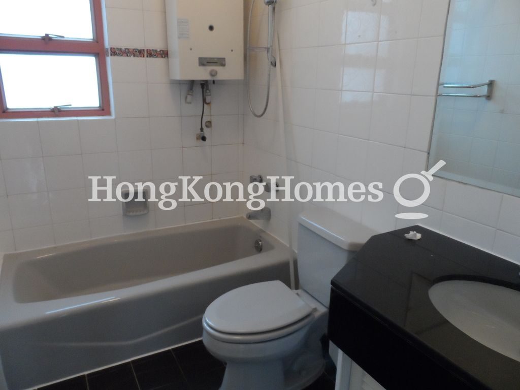 Guest Bathroom — Phase 7 - Bijou Hamlet - Bijou Drive, Discovery Bay