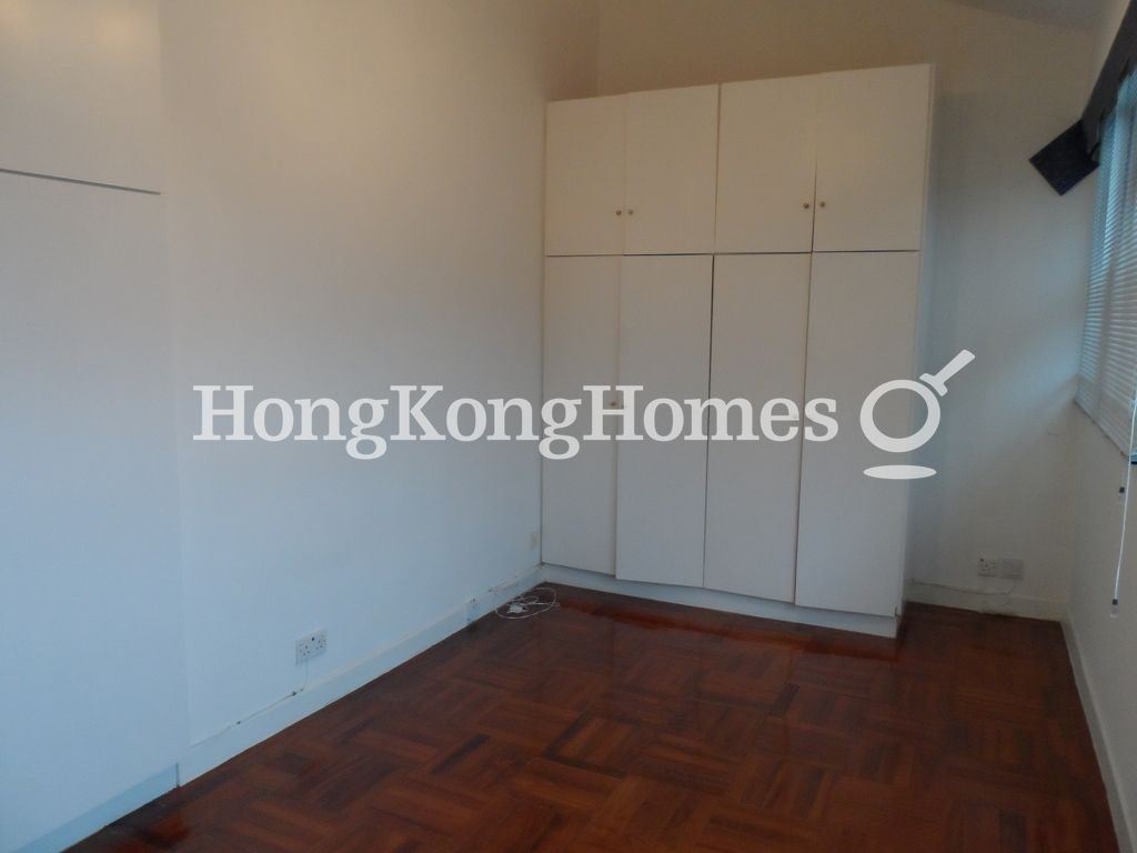 Built-in Wardrobe in Third Bedroom — Phase 7 - Bijou Hamlet - Bijou Drive, Discovery Bay