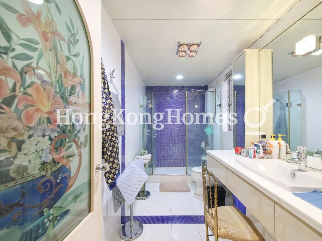 Master Bathroom — Villa Veneto, Mid-levels West