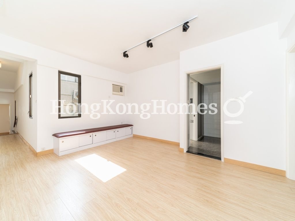 First Family Room — Horizon Drive, 19-25, Chung Hom Kok