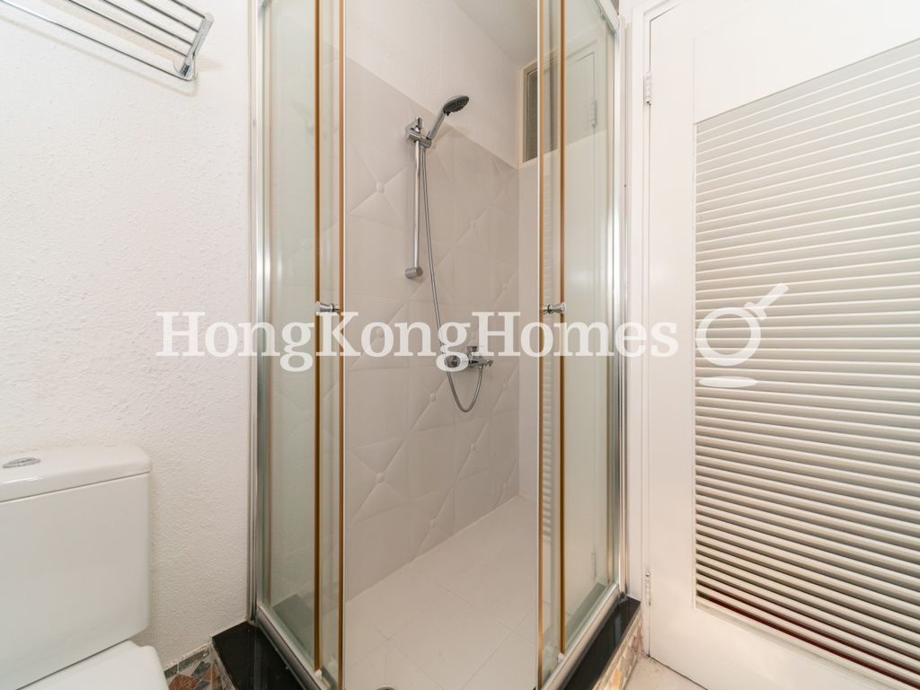 Master Bathroom — Horizon Drive, 19-25, Chung Hom Kok