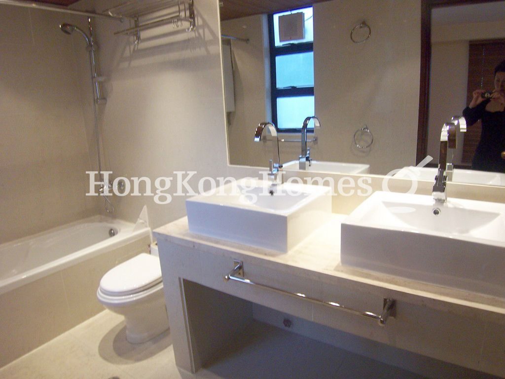 Master Bathroom — Joy Garden - Block 02, Shouson Hill