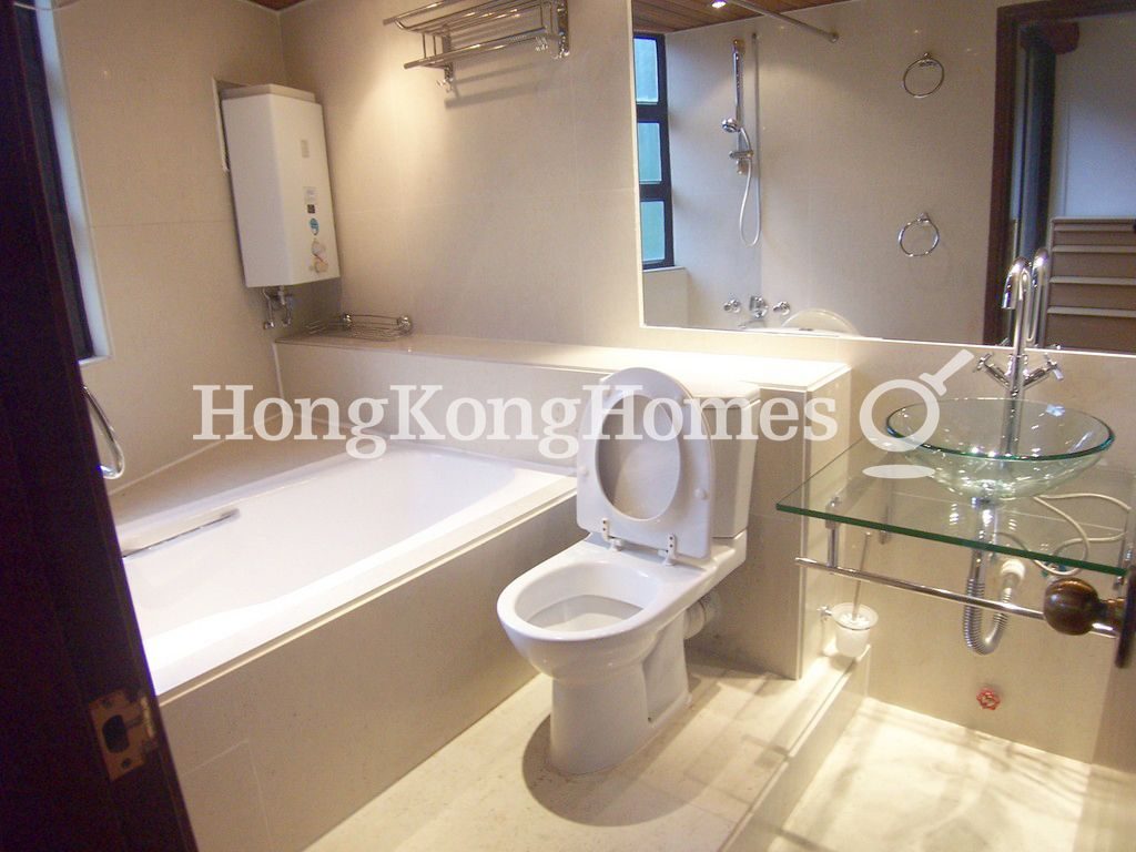 Second Ensuite Bathroom — Joy Garden - Block 02, Shouson Hill