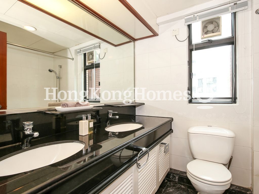 Guest Bathroom — Dynasty Court - Block 03, Mid-levels Central