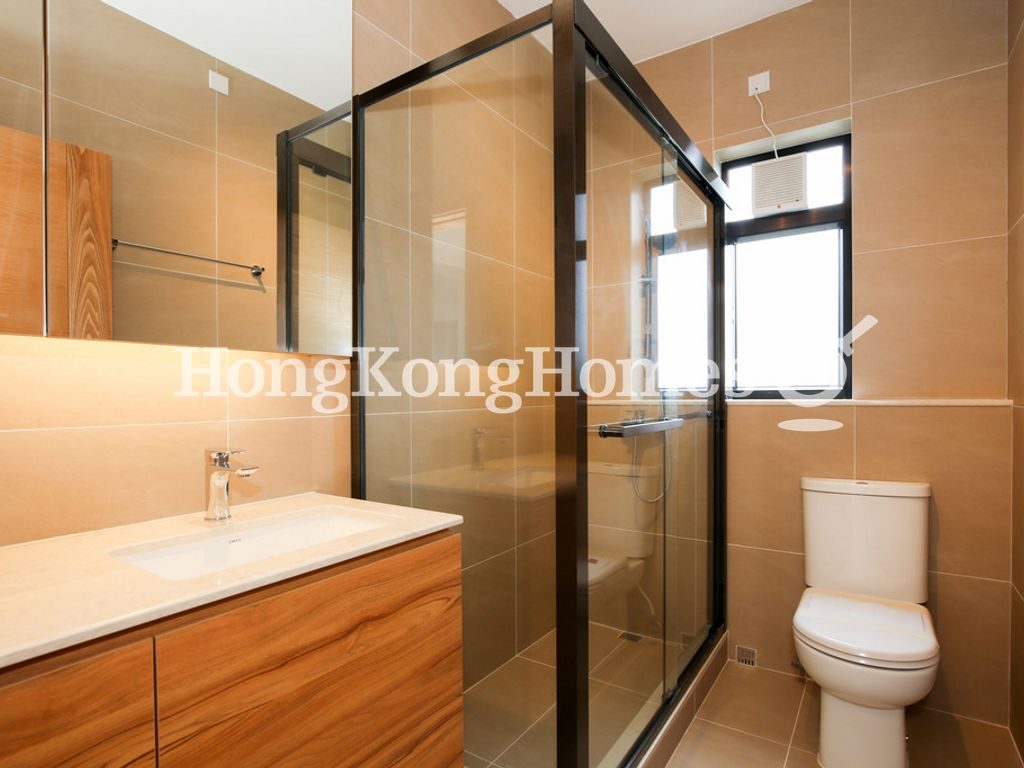Guest Bathroom — Evergreen Villa - Block D, Mid-levels East
