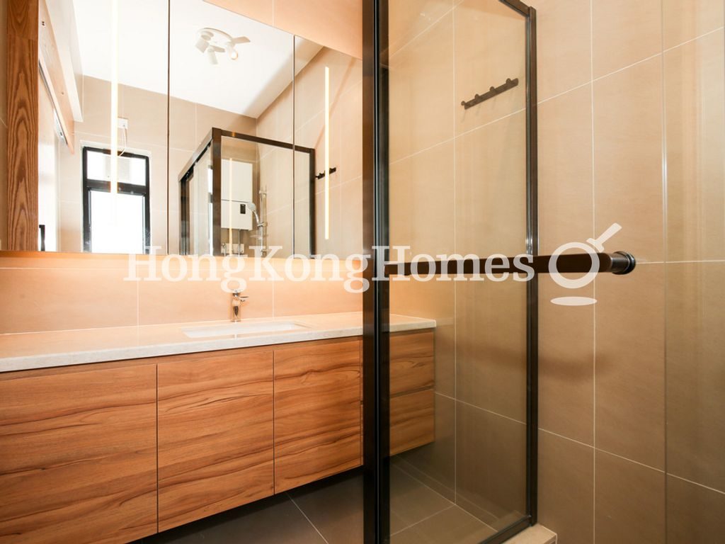 Master Bathroom — Evergreen Villa - Block D, Mid-levels East