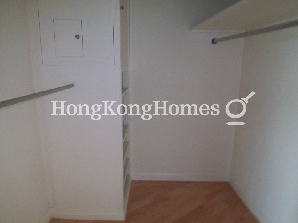 Walk-in Closet in Master Bedroom — Century Tower I, Mid-levels Central