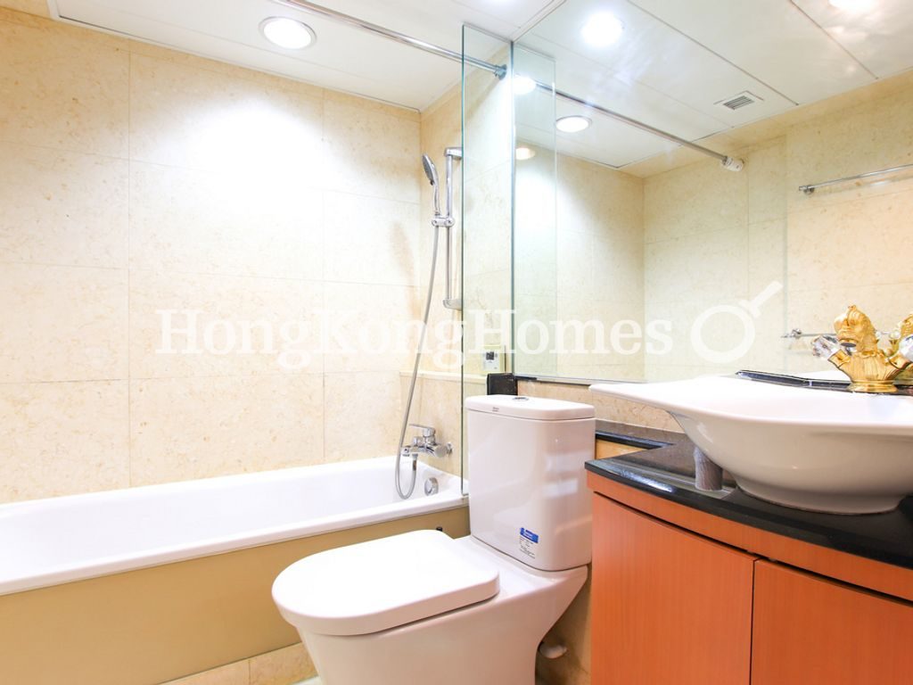 Guest Bathroom — 海天峰 - 第01座，北角半山
