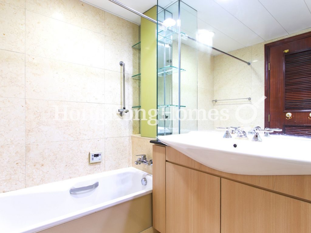 Master Bathroom — 海天峰 - 第01座，北角半山