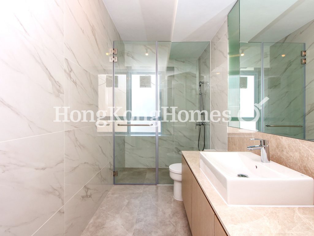 Guest Bathroom — Tregunter Tower 3, Mid-levels Central