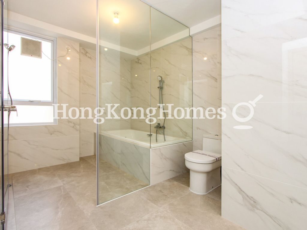 Master Bathroom — Tregunter Tower 3, Mid-levels Central