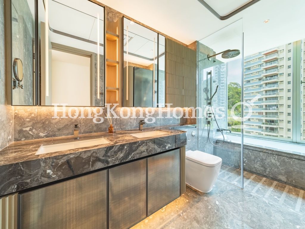 Master Bathroom — Jardini - Tower 01, Mid-levels East
