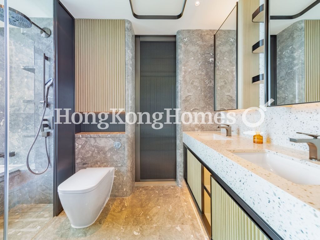 Third Ensuite Bathroom — Jardini - Tower 01, Mid-levels East