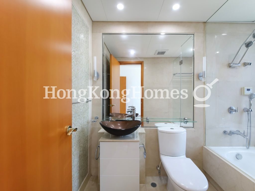 Second Ensuite Bathroom — Residence Bel-air - Phase 04, Peak Tower 03, Pokfulam