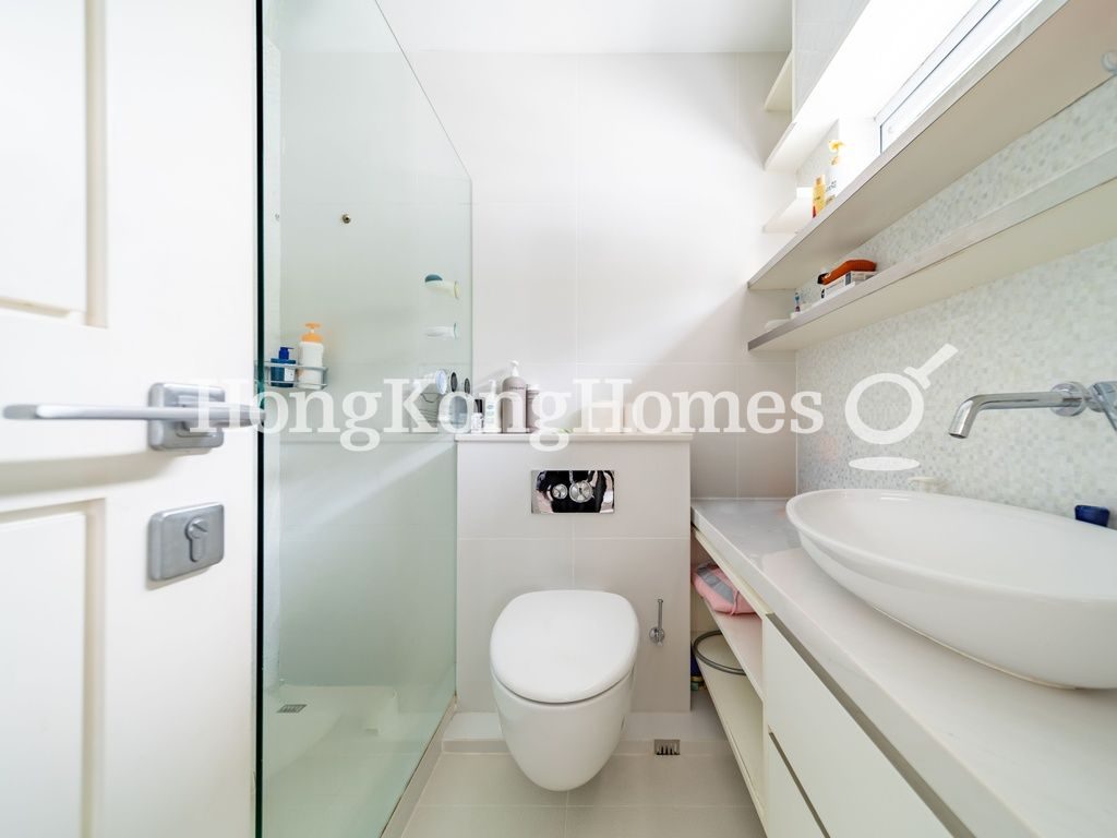 Second Ensuite Bathroom — Victoria Heights, Mid-levels East