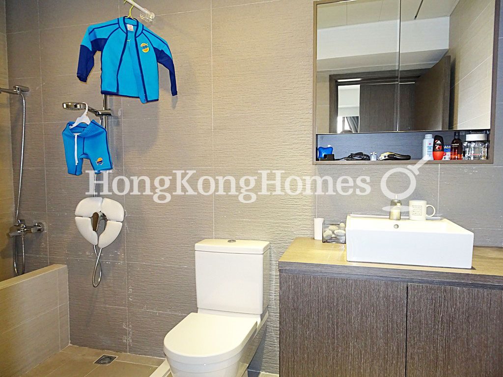 Master Bathroom — Repulse Bay Heights, Repulse Bay