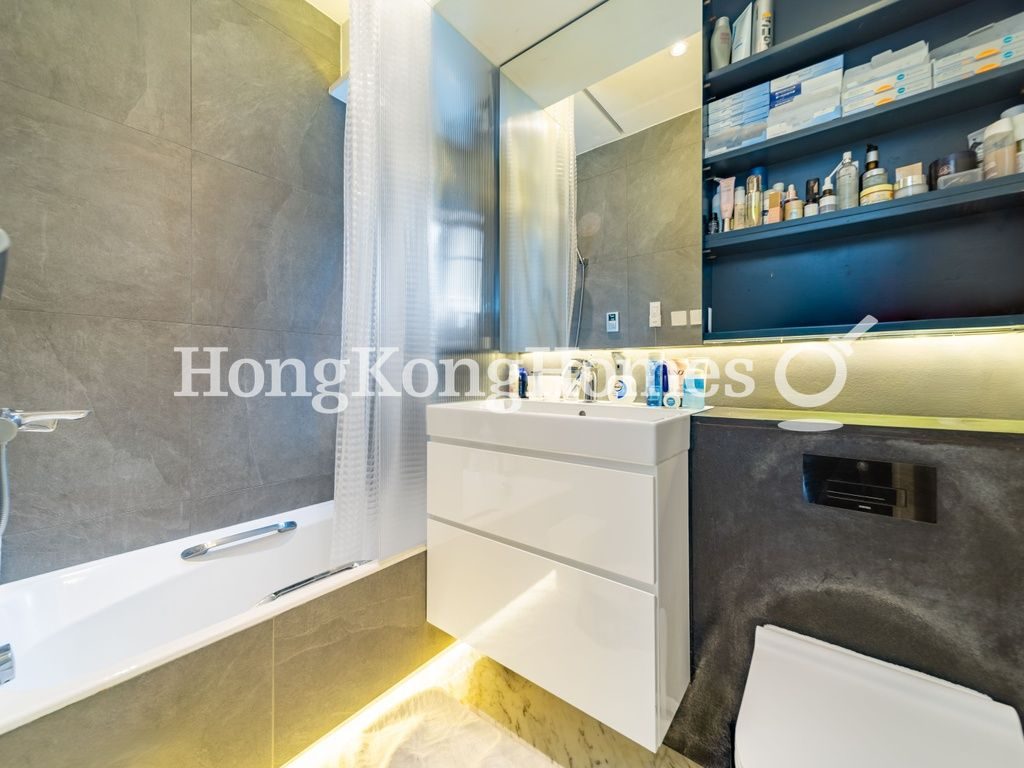 Master Bathroom — 大坑道 10號，大坑