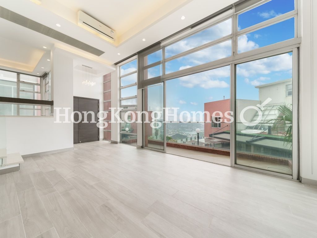 Living and Dining Room — Sunshine Villa, The Peak