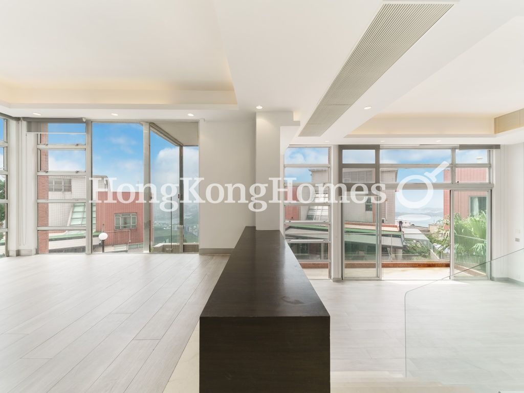 Living and Dining Room — Sunshine Villa, The Peak