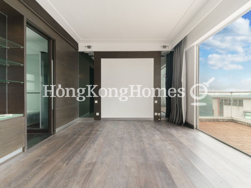 Master Bedroom — Sunshine Villa, The Peak