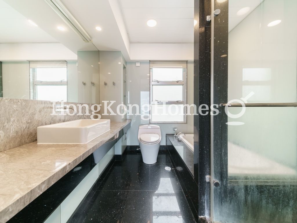 Master Bathroom — Sunshine Villa, The Peak