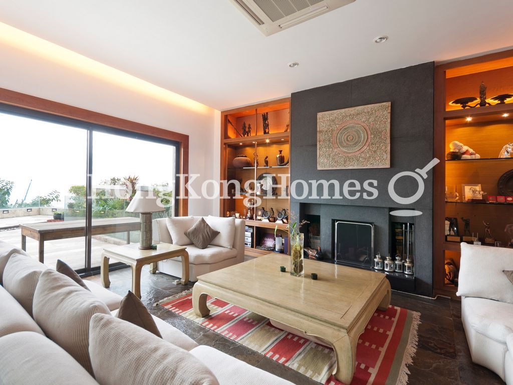 Living Room — Strawberry Hill, The Peak