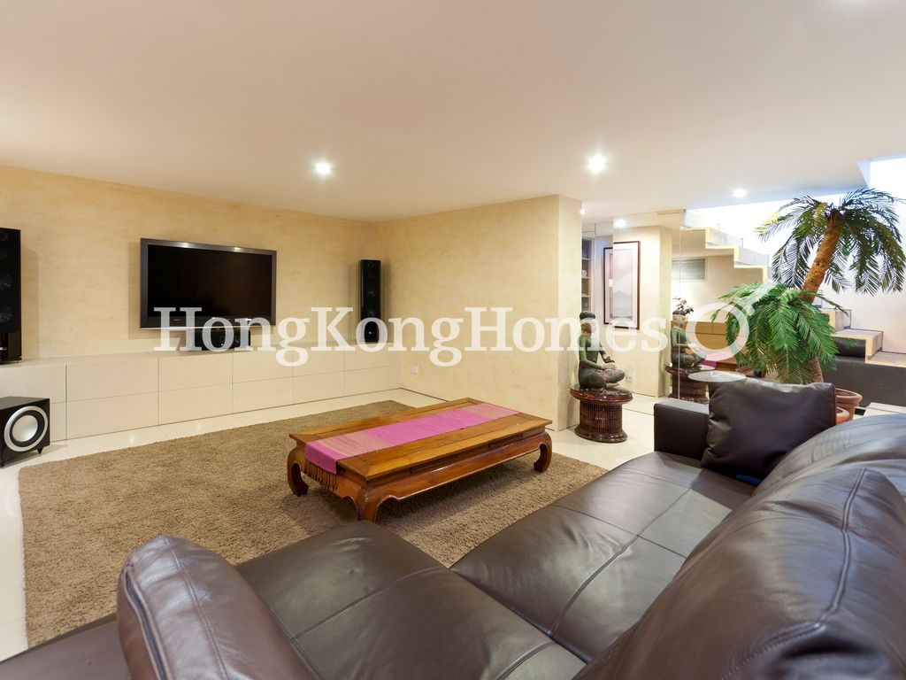 Family Room — Strawberry Hill, The Peak