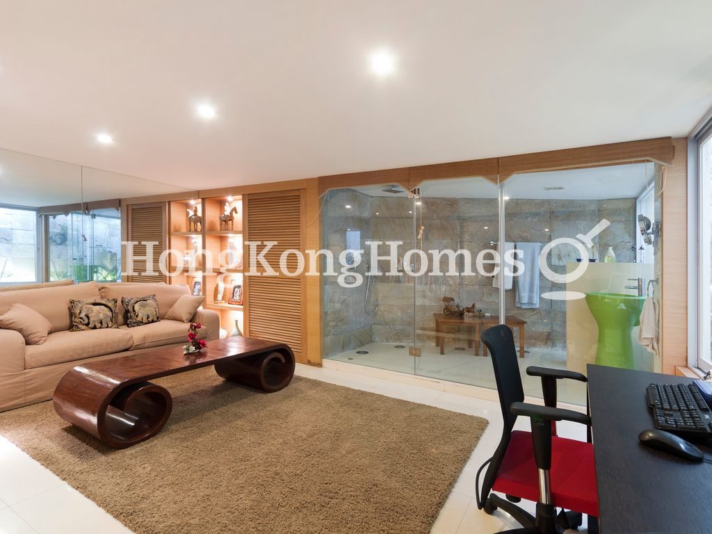 Family Room — Strawberry Hill, The Peak