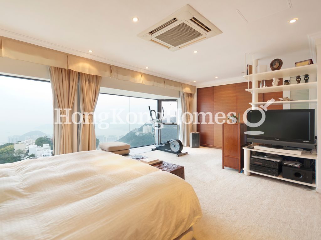Master Bedroom — Strawberry Hill, The Peak