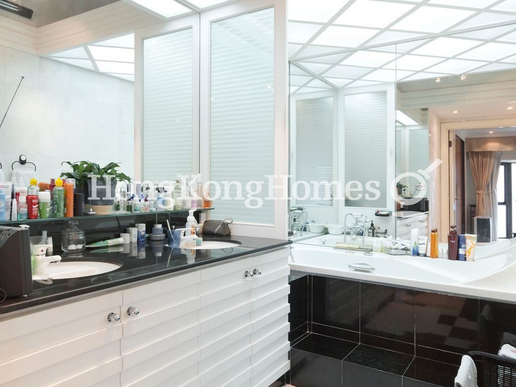Master Bathroom — Strawberry Hill, The Peak