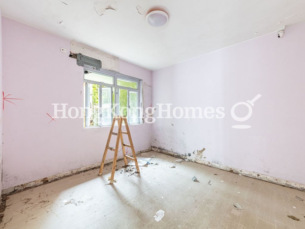 Second Ensuite Bedroom — Moorsom Road, Jardine's Lookout