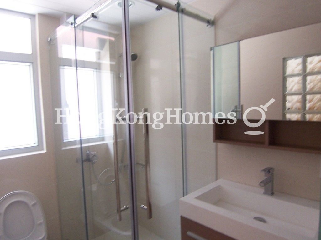 Guest Bathroom — Lee Fung Building, Sheung Wan